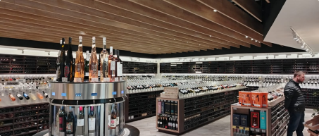 Mobilier personalizat pentru spatii comerciale – solutii profesionale pentru retail si HoReCa